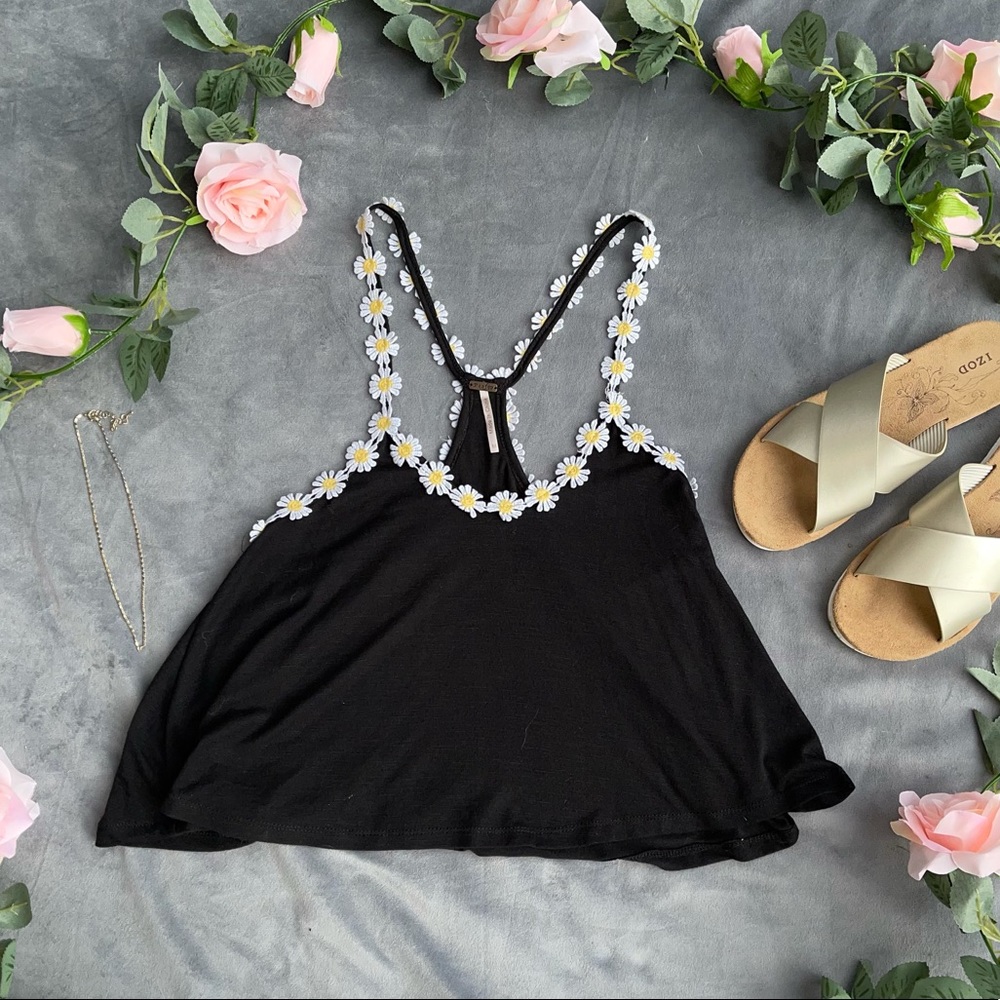 Daisy Poof crop top